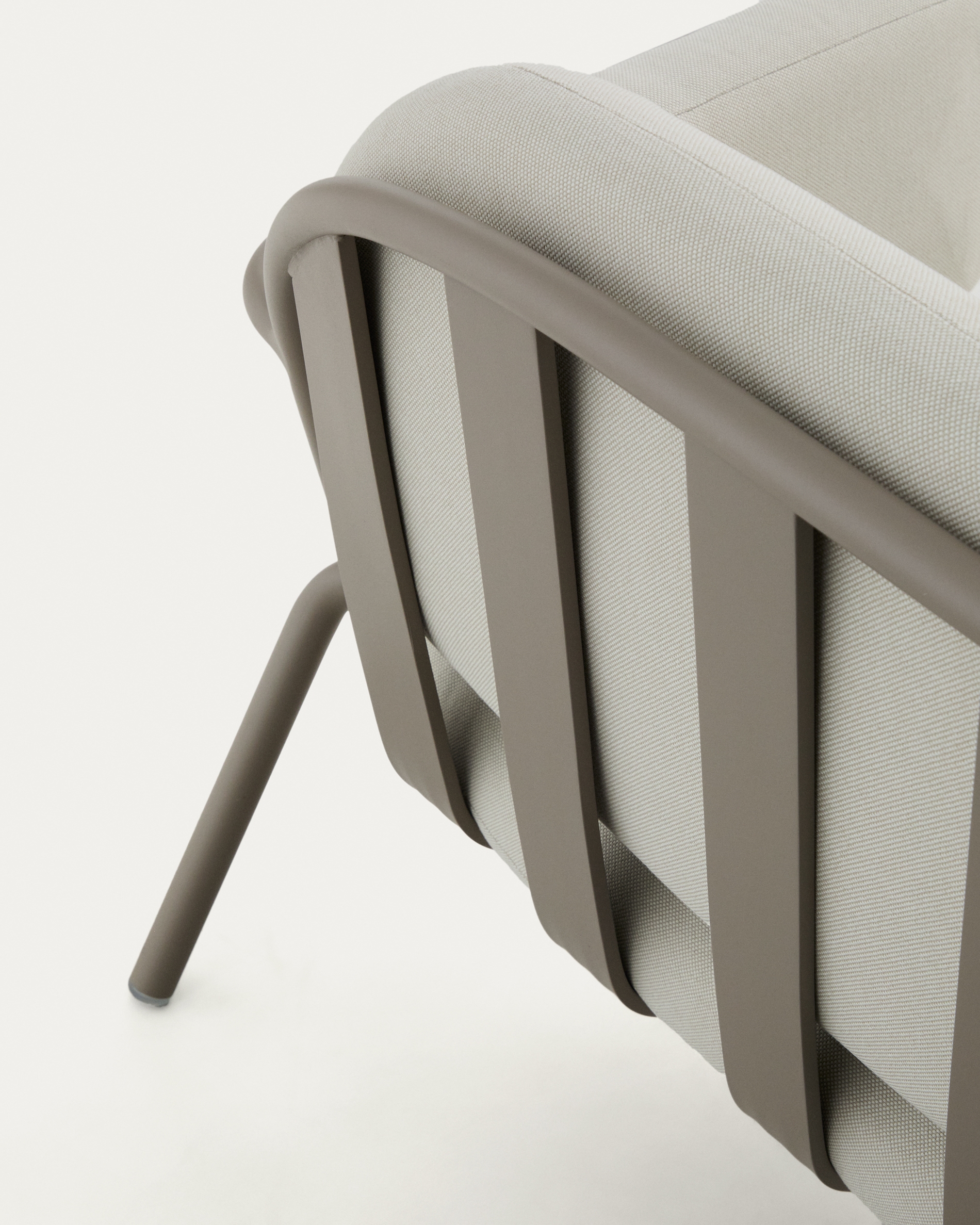 Уличный 2-х местный диван Joncols из алюминия цвета таупе, 164 см La Forma 482602