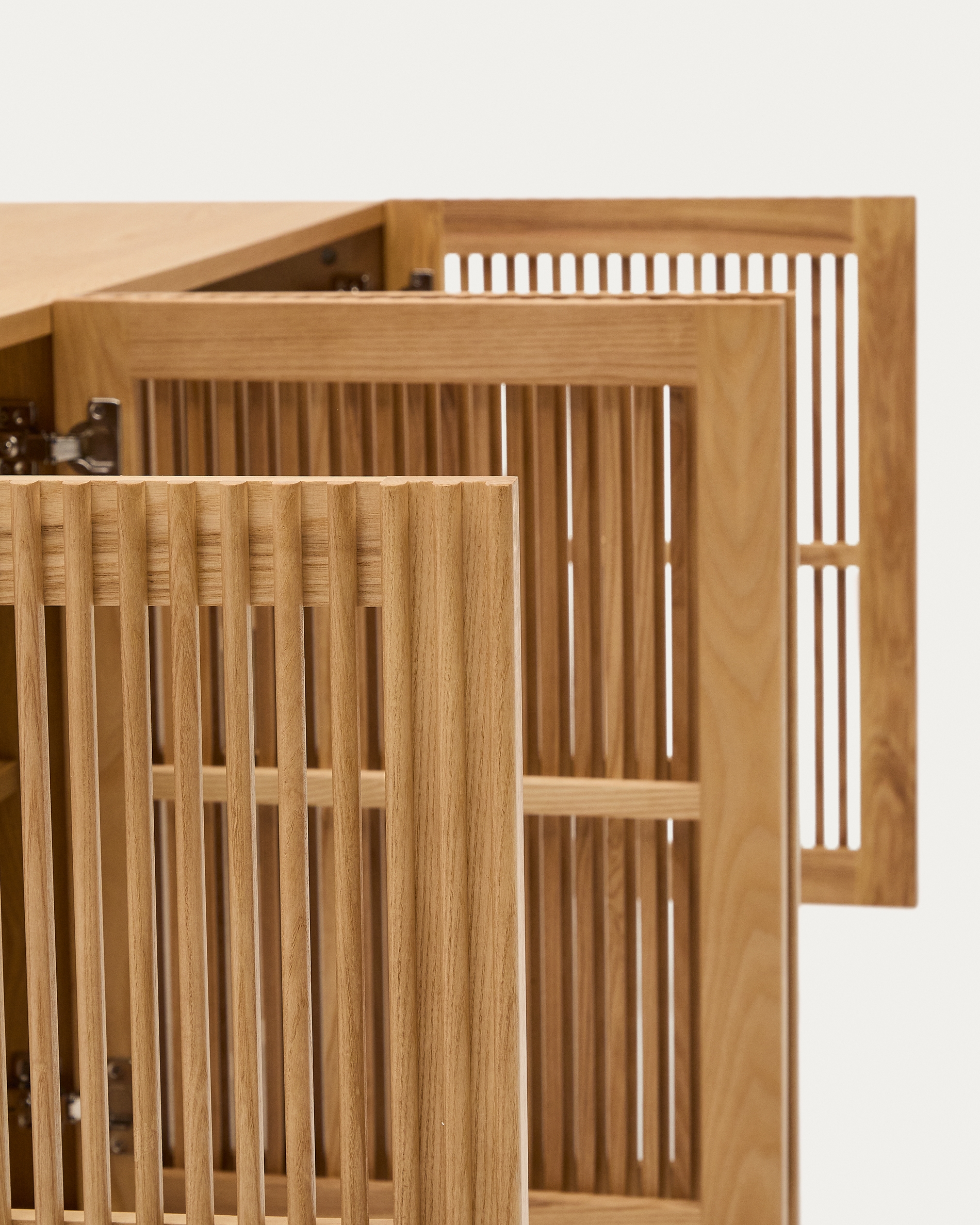Сервант Beyla из массива дуба с дубовым шпоном 180 x 70 см La Forma (ex Julia Grup)