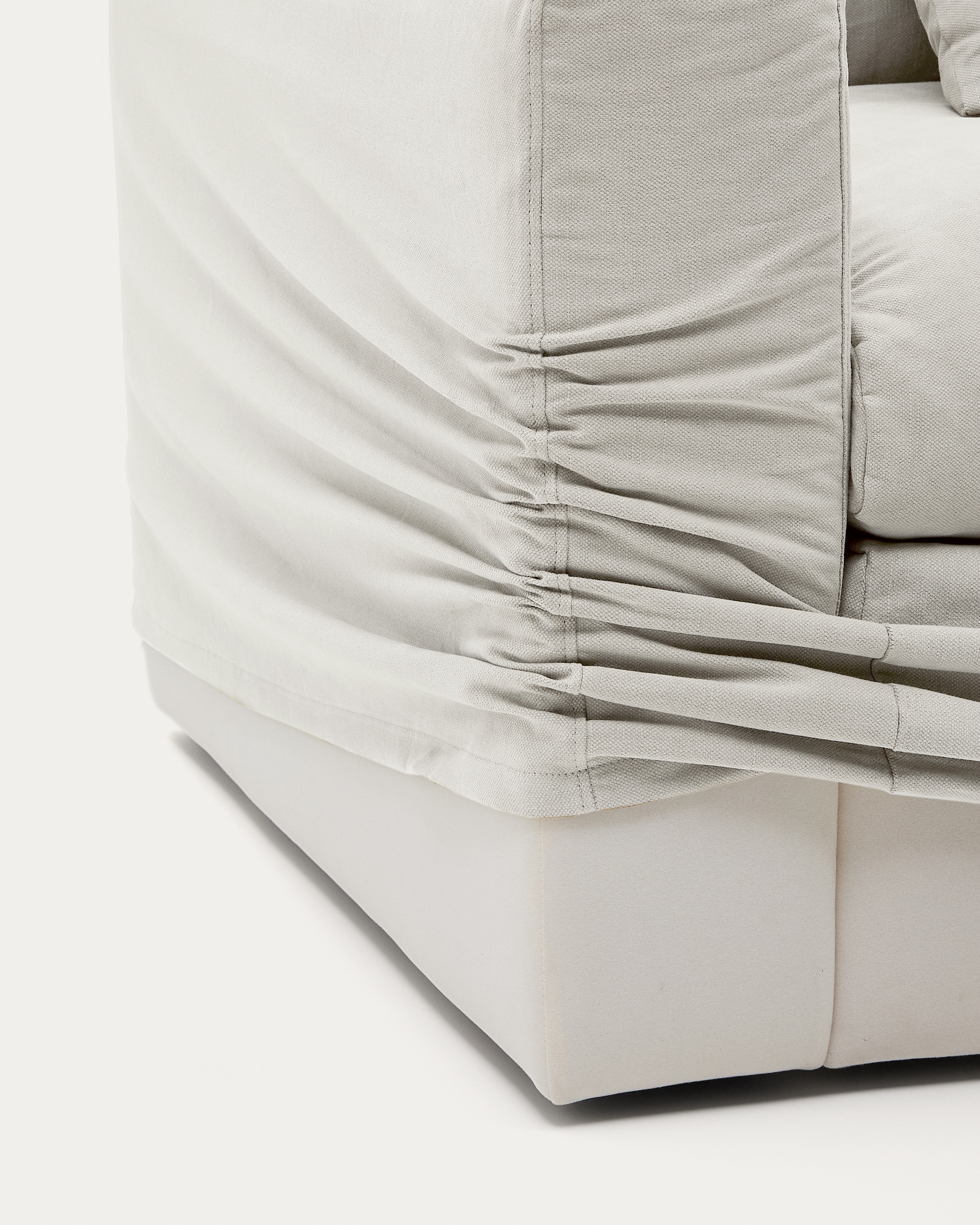 A cover designed to keep your Nora armchair in brand-new conition. Made from linen and cotton fabri La Forma 193964