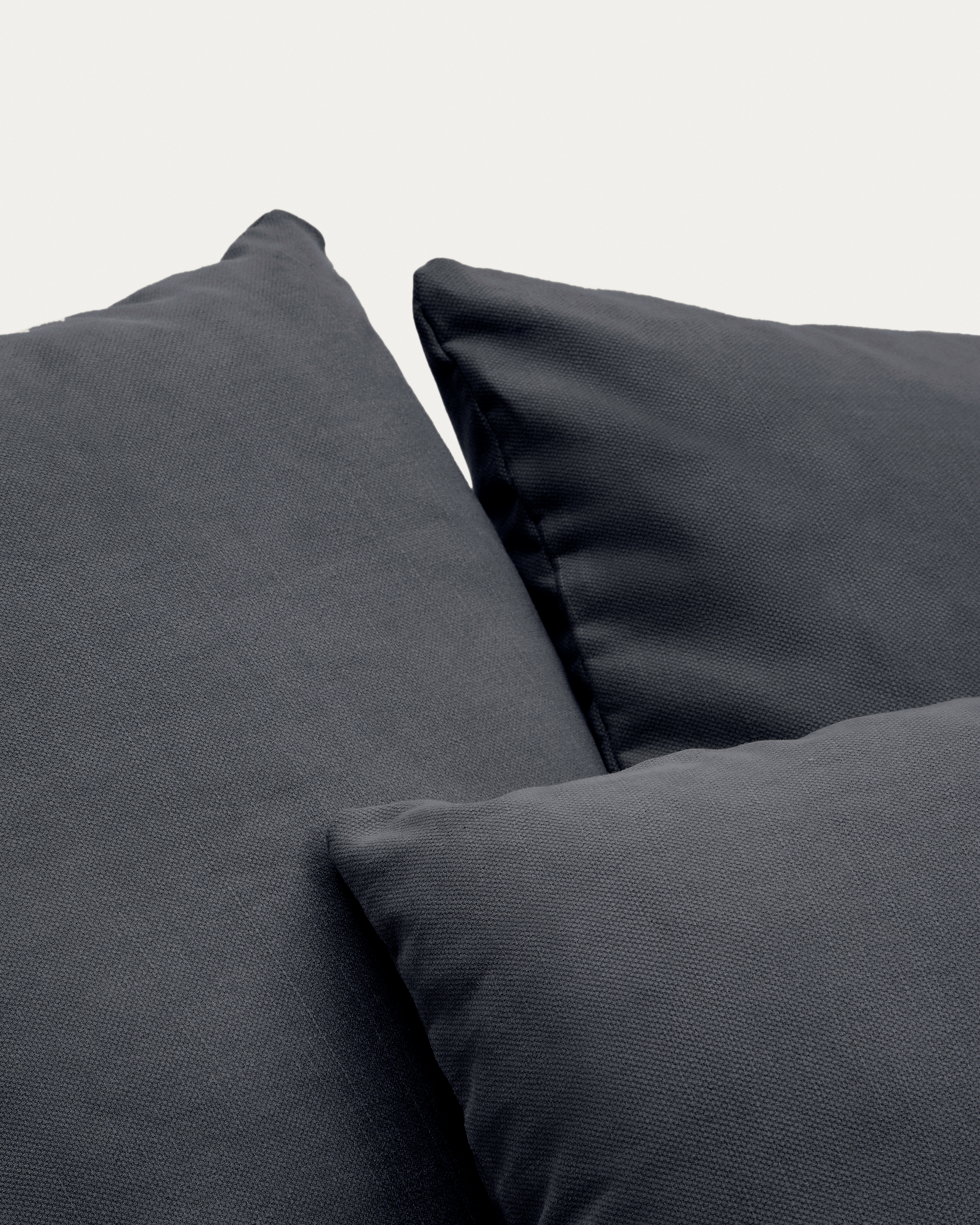 A cover designed to keep your Nora archair in brand-new condition. Made from linen and cotton fabri La Forma 193962