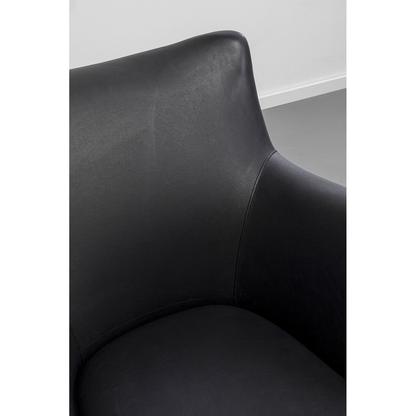 Кресло Goldfinger Black KARE 87905