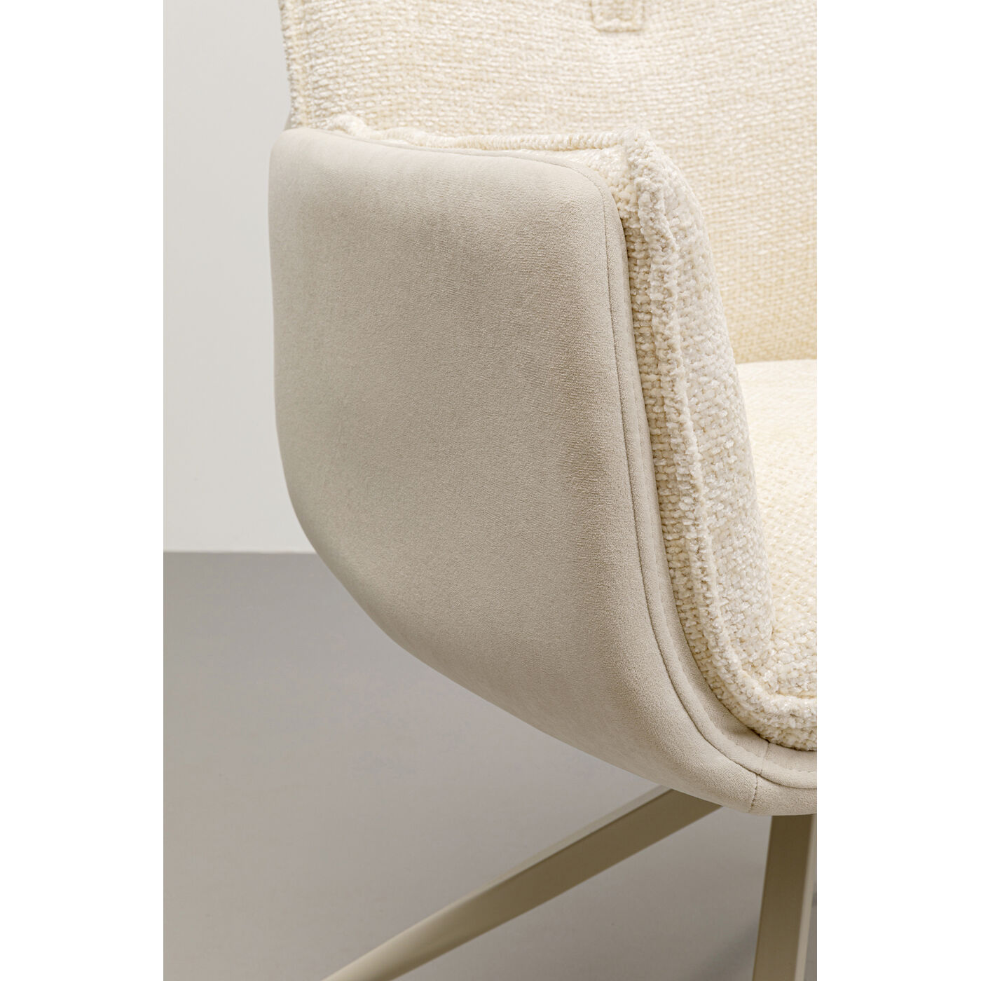 Кресло вращающееся Hilla White KARE 70255