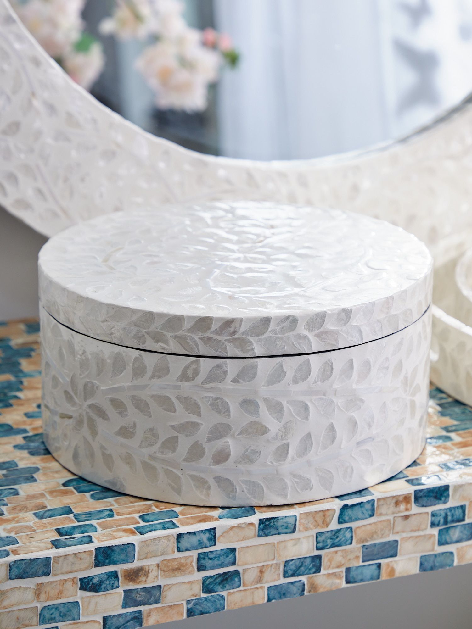 Шкатулка с отделкой раковинами устриц Glasar 67-001