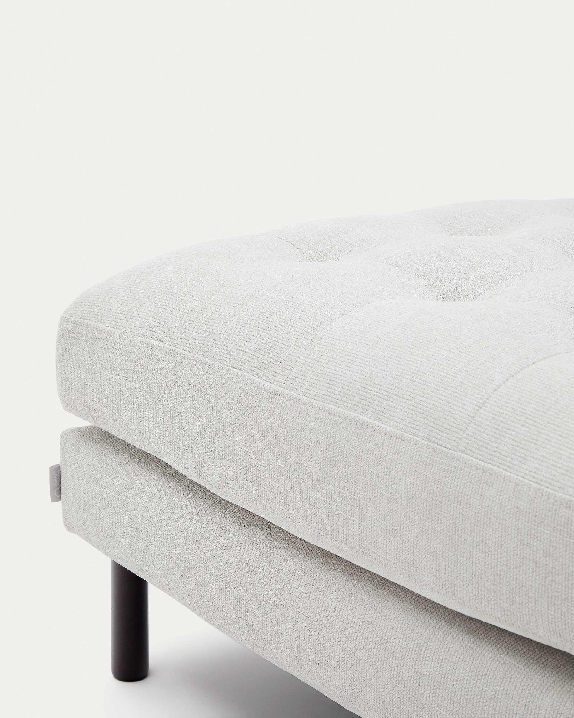 Debra Пуф из перламутровой синели с ножками цвета венге La Forma 181417