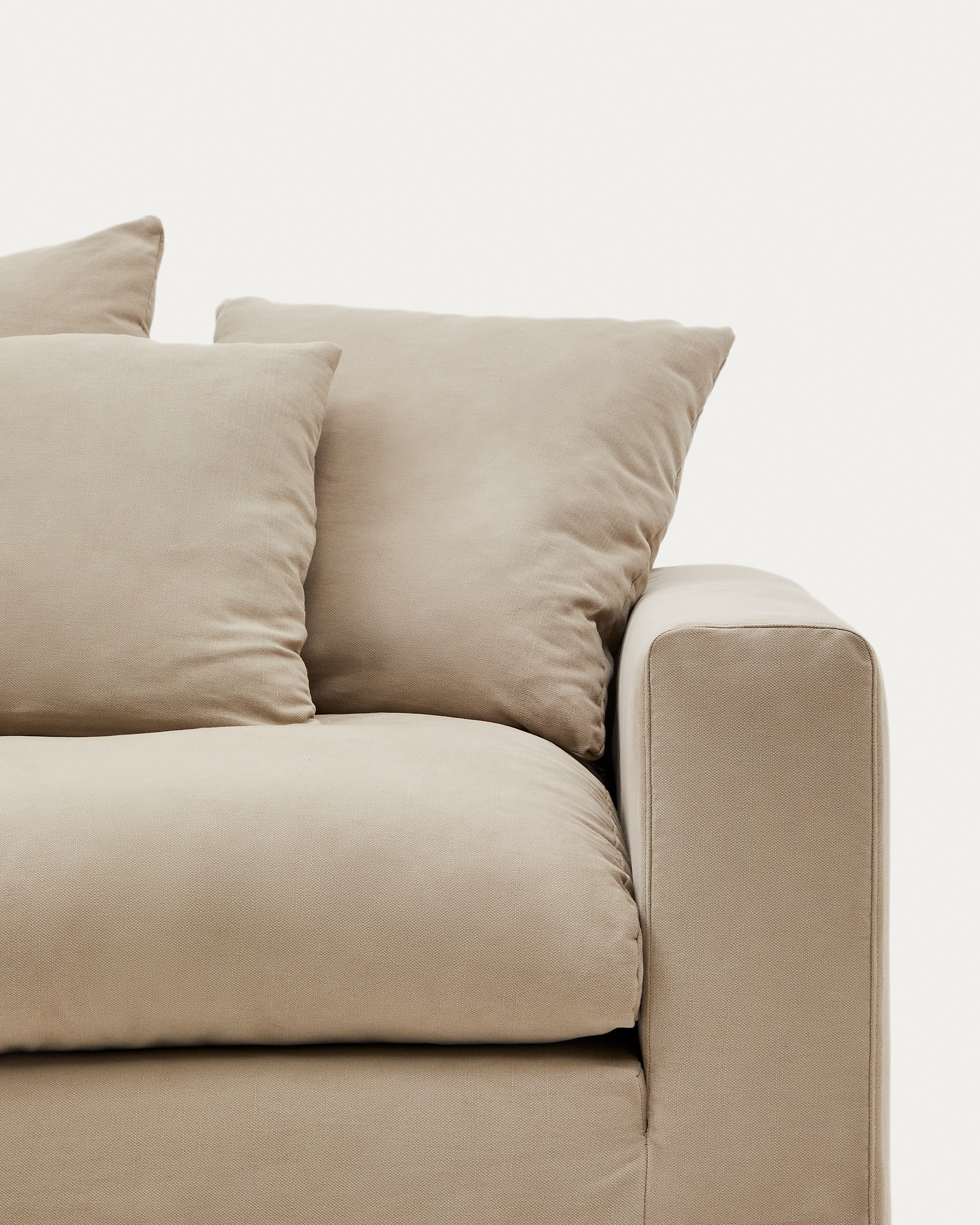 A cover designed to keep your ora sofa in brand-new condition. Made from linen and cotton fabric, i La Forma 193972
