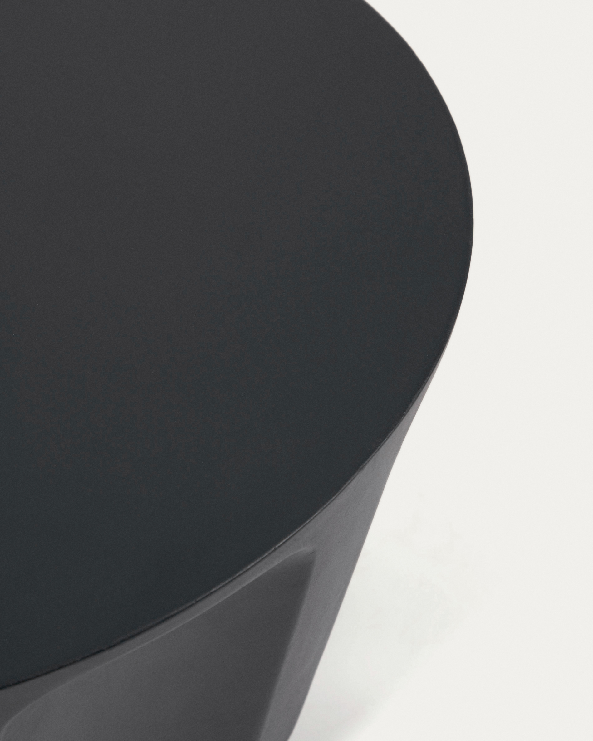 Круглый журнальный столик Vilandra из бетона для улицы La Forma (ex Julia Grup)