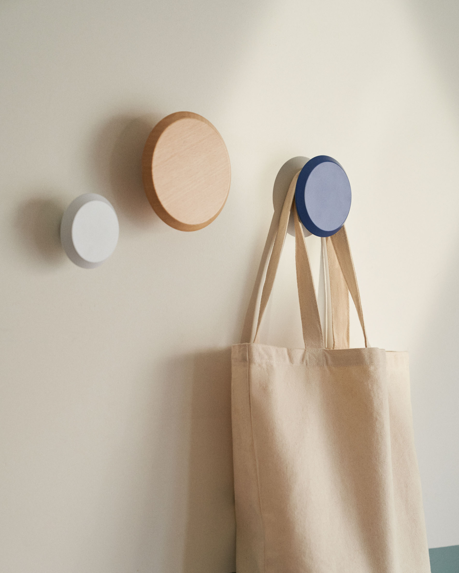 Nadua Набор вешалок натурального синего и белого цвета La Forma (ex Julia Grup)