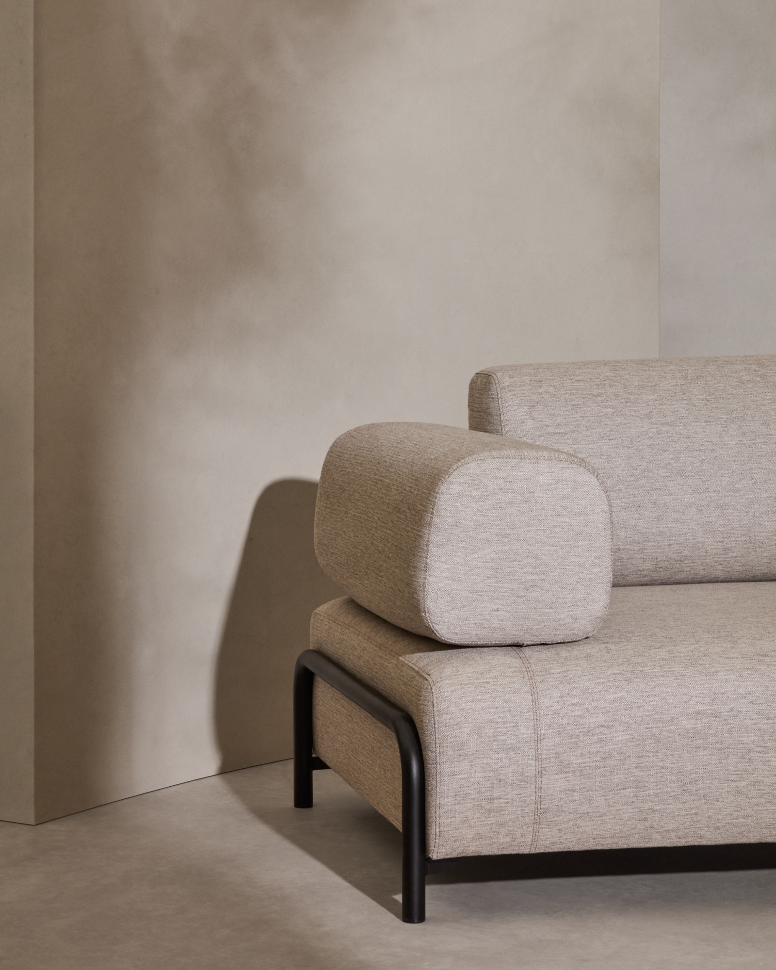 Compo 3-х местный диван из бежевой синели и серого металла 232 см La Forma (ex Julia Grup)