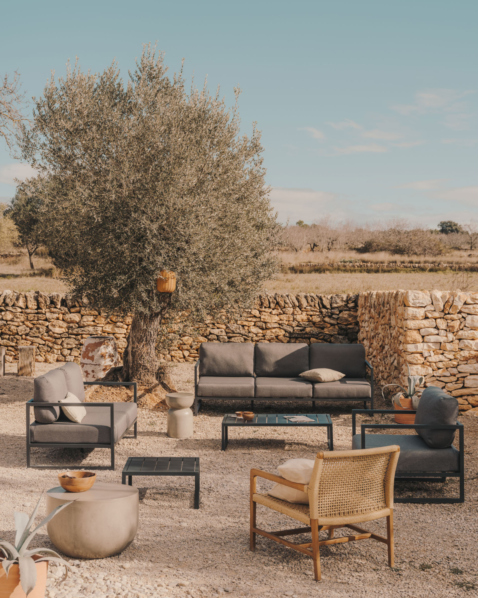 Comova Журнальный столик  для улицы из черного алюминия 60 x 114 см La Forma 145964