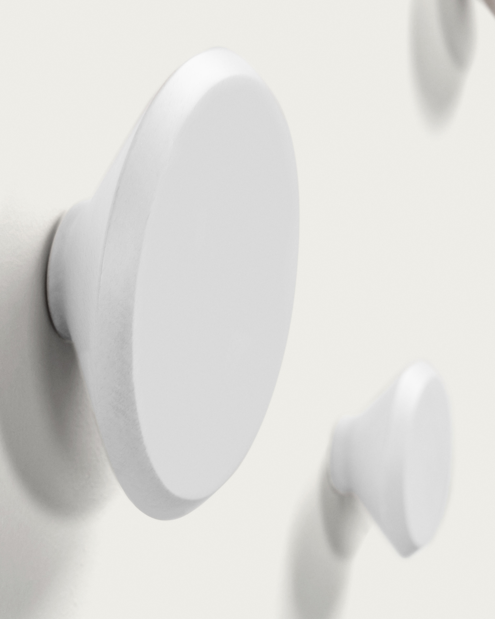 Nadua Набор вешалок белого цвета La Forma (ex Julia Grup)