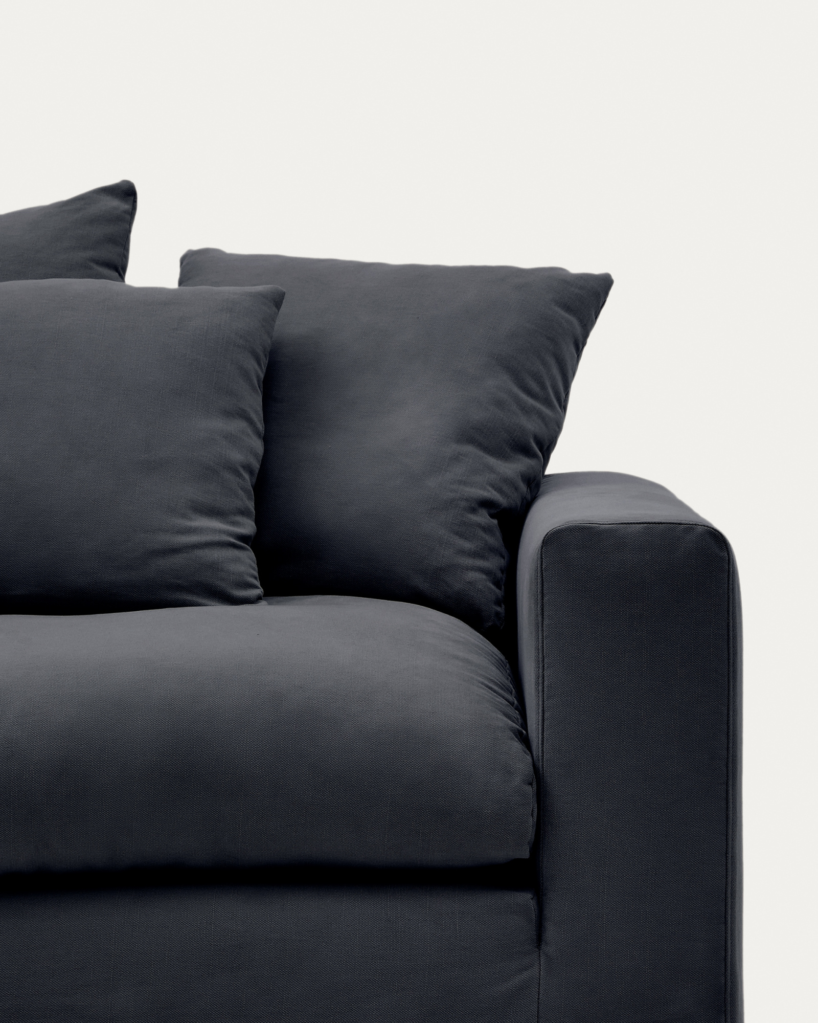 A cover designed to keep your Nora sofa in brand-new conditin. Made from linen and cotton fabric, i La Forma 193968
